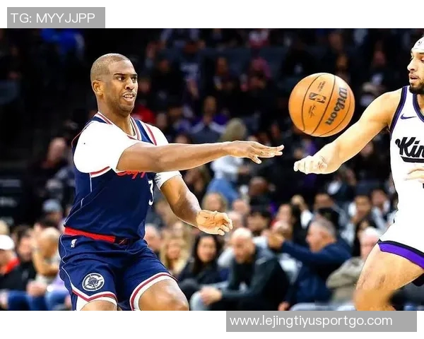 保罗私下向小卡请教战术遭小范严厉警告引发热议 保罗私下向小卡请教战术遭小范严厉警告引发热议