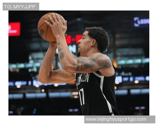 克拉克斯顿虽砍下16分12板8助却难阻球队失利无力回天的悲壮表现 克拉克斯顿虽砍下16分12板8助却难阻球队失利无力回天的悲壮表现