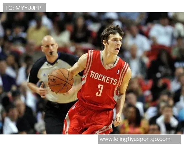 琼斯盛赞卢克肖表现自信从容攻防两端游刃有余状态回暖