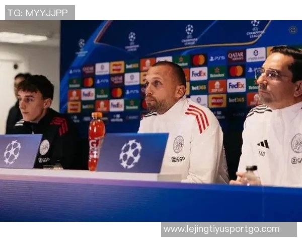 阿贾克斯总监支持海廷加称执教初期成绩并非唯一标准